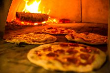 trattoria-carbone-em-florianopolis-estreia-forno-a-lenha-no-dia-da-pizza