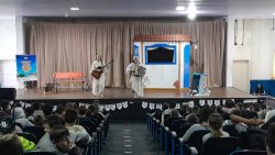 escolas-de-florianopolis-recebem-espetaculo-teatral-sobre-cultura-e-lendas-da-ilha-de-santa-catarina