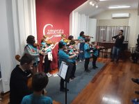 criancas-de-escolas-publicas,-que-integram-projeto-da-camerata-florianopolis,-realizaram-apresentacao-emocionante-no-final-de-semana