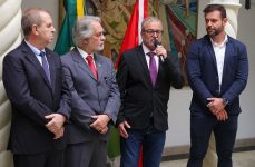  poderes-assinam-convenio-para-revitalizacao-da-praca-tancredo-neves,-em-florianopolis