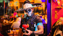 festa-tipica-na-beira-mar-norte-comemora-dia-de-los-muertos