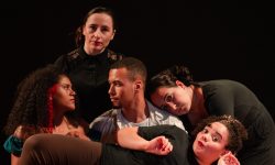 peca-teatral-promove-dialogo-entre-amor-e-tempo 