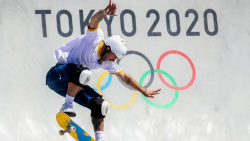 medalhista-olimpico-pedro-barros-e-homenageado-por-escola-de-samba-de-floripa