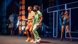 e-o-tchan-celebra-30-anos-em-show-inedito-no-stage-music-park