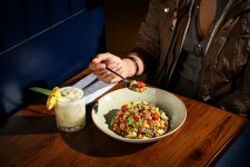 hard-rock-cafe-florianopolis-adere-ao-“veganuary”-e-oferece-cardapio-vegano-ate-final-de-janeiro 