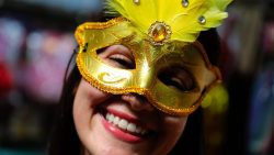 carnaval-de-florianopolis-transforma-folia-de-uns-em-oportunidade-de-renda-para-outros