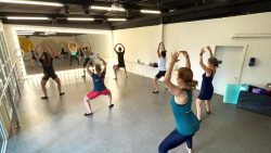 ballet-pilates:-saiba-mais-do-metodo-que-une-passos-da-danca-aos-principios-do-pilates