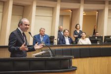 educacao-e-empreendedorismo-sao-ressaltados-pelo-presidente-do-lide-sc-e-rs-ao-receber-homenagem-especial-na-alesc