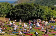 o-maior-festival-de-yoga-do-brasil-comeca-nesta-sexta-(29)-em-floripa