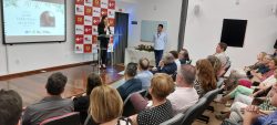 hemosc-florianopolis-inaugura-novo-auditorio-e-homenageia-ex-servidora